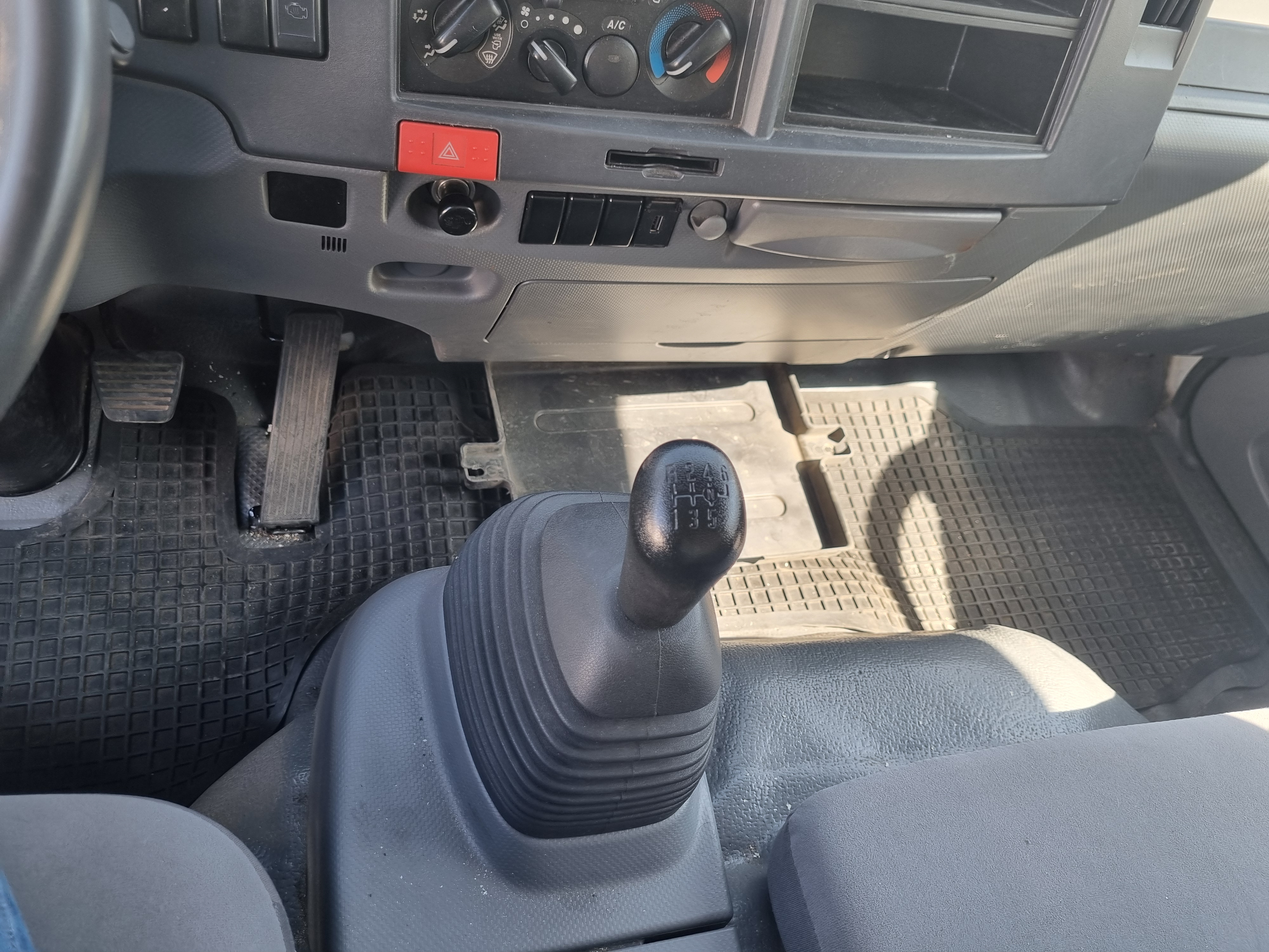 CHEVROLET NPR 715 ES 2024