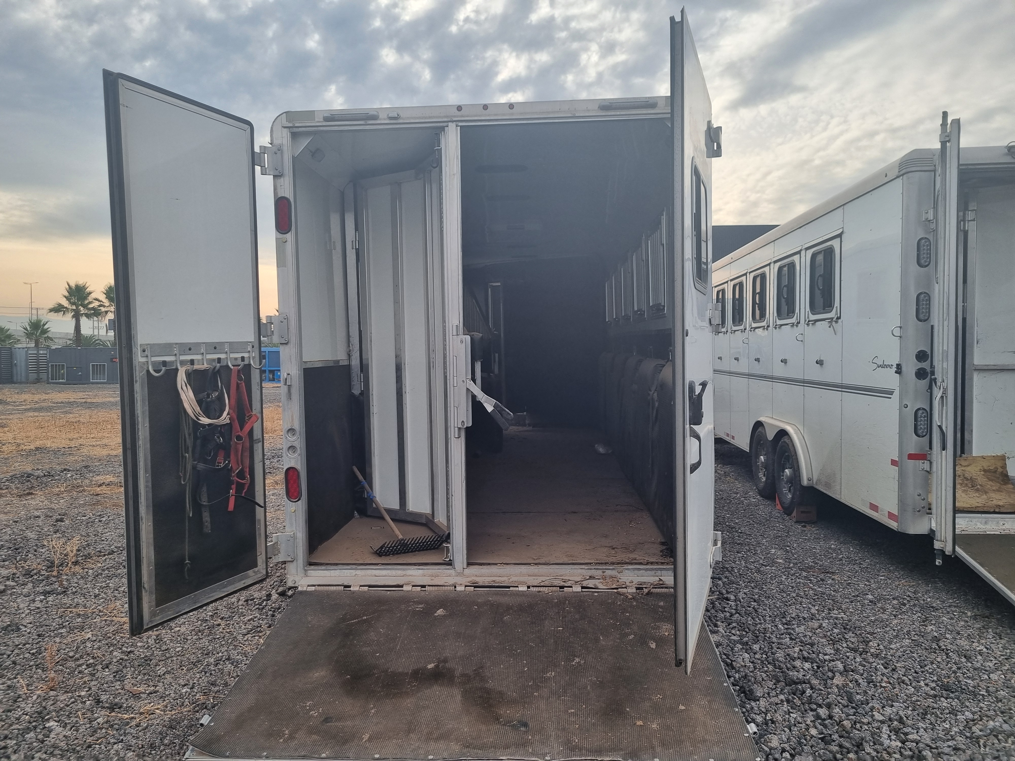CABALLERIZA KIEFER TRAILERS GENESIS 6H 2022