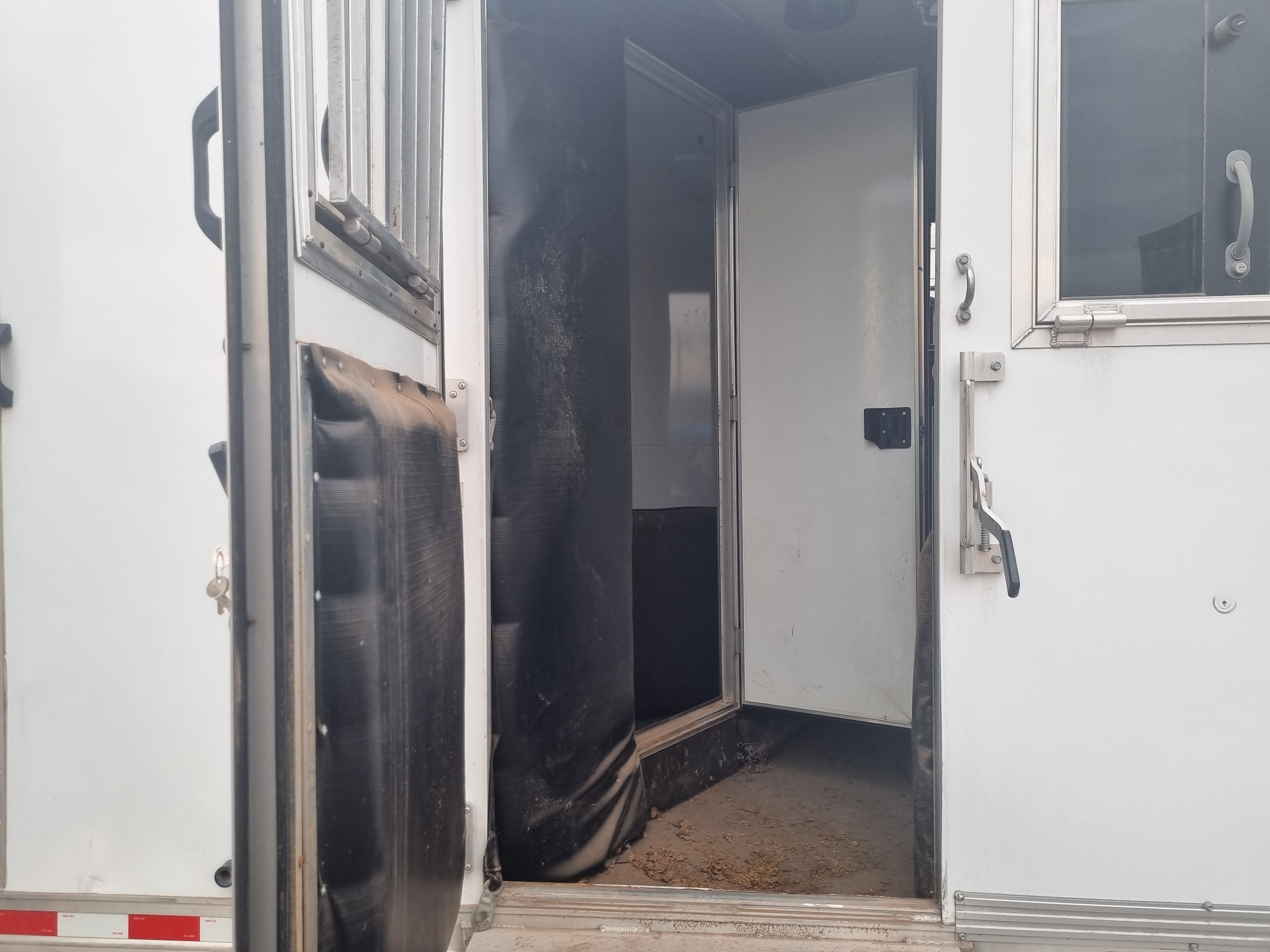 CABALLERIZA KIEFER TRAILERS GENESIS 6H 2022