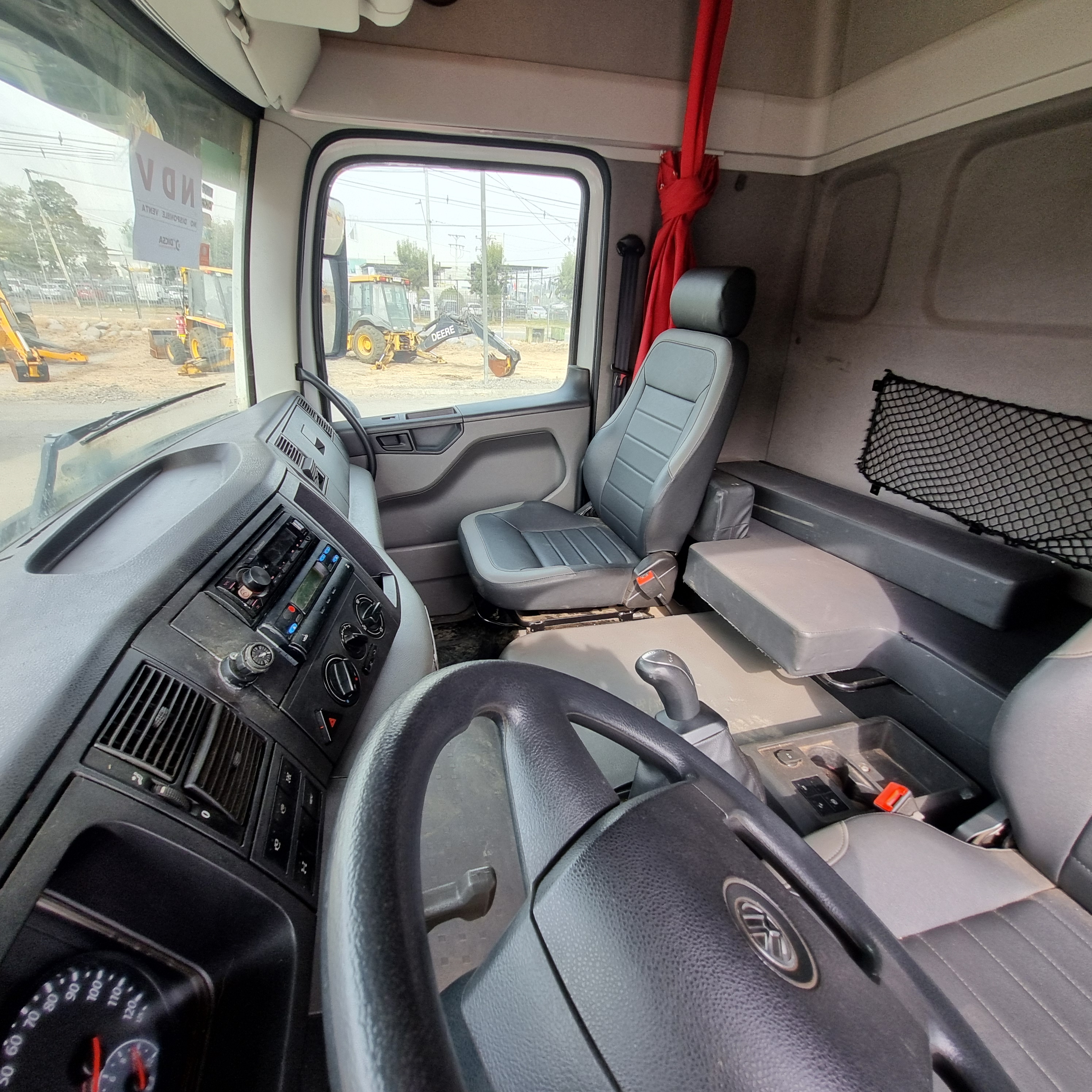 VOLKSWAGEN CONSTELLATION 26420 2023